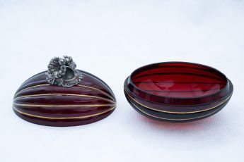 Bonbonniere, zweiteilig mit Schale und Deckel aus dem Besitz B.C. Koekkoek