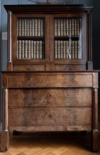 Vitrinenschrank, zweiteilig