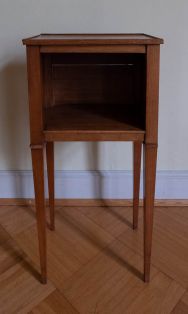 Schränkchen für Waschschüssel