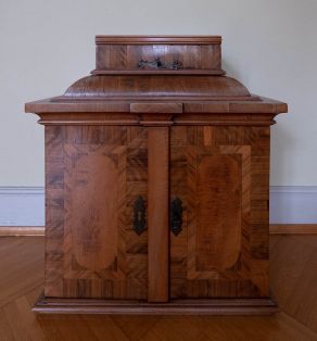 Schrankaufsatz mit Schubladen