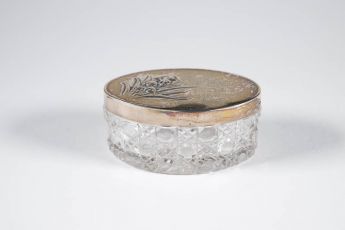 Döschen aus Toilettengarnitur