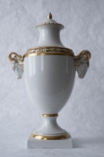 Prunkvase, zwei Teile: Vase und Deckel